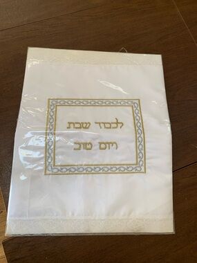 Challah cover White Shabbat/Kiddush Cover with Gold & Silver Embroidery